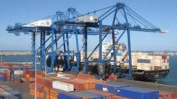 ميناء دمياط يستقبل أكبر حمولة بضائع عامة في تاريخه