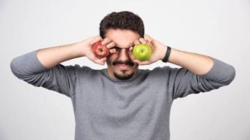 أطعمة مفيدة لصحة العين وتحسين النظر .. تعرف عليها