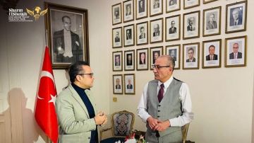 السفير التركي بالقاهرة يحتفي بأبطال مسرحية جسم وأسنان وشعر مستعار الفائزة لعام 2025 السفير التركي بالقاهرة يحتفي بأبطال مسرحية جسم وأسنان وشعر مستعار الفائزة لعام 2025