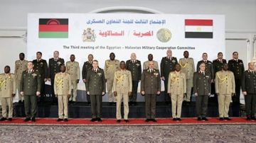 الفريق أحمد خليفة يلتقي قائد قوات الدفاع المالاوي