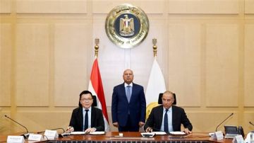 باستثمارات 350 مليون دولار.. توقيع عقد إنشاء مجمع صناعي للغزل والنسيج