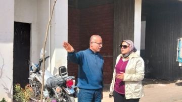 بعد سنين من النسيان.. رئيس مناخ بورسعيد تزيل عشوائيات سوق ناصر القديم شاهد