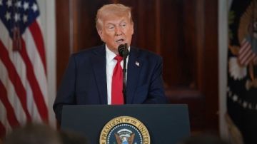 خلال كلمته في دافوس.. ترامب يسخر من نظارات ماكرون الشمسية