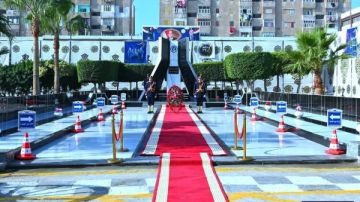 رئيس جامعة دمنهور يشهد وضع إكليل من الزهور على النصب التذكاري لشهداء الشرطة رئيس جامعة دمنهور يشهد وضع إكليل من الزهور على النصب التذكاري لشهداء الشرطة