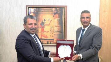 محافظ أسوان يقدم التهنئة لمدير الأمن والقيادات الأمنية بمناسبة عيد الشرطة الـ 74 ..صور محافظ أسوان يقدم التهنئة لمدير الأمن والقيادات الأمنية بمناسبة عيد الشرطة الـ 74 ..صور