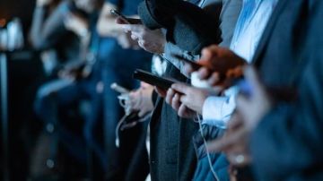 وزير الاتصالات: المحمول المصري من 3 آلاف لـ100 ألف جنيه.. ويوفر 15 ألف فرصة عمل