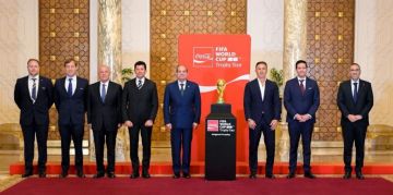 الرئيس السيسي يستقبل وفد فيفا في إطار الجولة الترويجية لكأس العالم.. صور