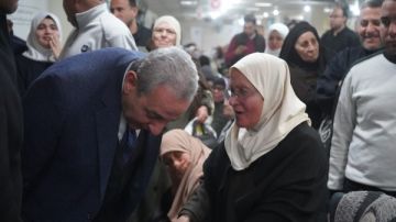 في جولة مفاجئة.. محافظ الغربية يقف على شبابيك صيدليات التأمين الصحي بطنطا