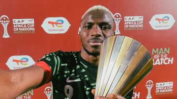 فيكتور أوسيمين أفضل لاعب في مباراة نيجيريا والجزائر بكأس الأمم الأفريقية