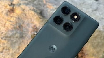 موتورولا تتحدى الكبار هاتف متوسط بأداء عال .. وسعر لا يصدق