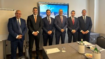 وزير العمل يبحث استعدادات موسم الحج قبل سفر العمالة المصرية للسعودية