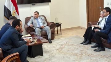 رئيس التمثيل التجاري يبحث مع سفير بيلاروسيا تعزيز التعاون التجاري وتوطين الصناعة