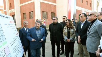 رئيس الوزراء يتفقد مجمع خدمات المواطنين بقرية الرياينة بالاقصر