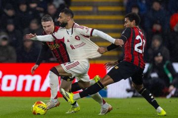 ردود أفعال جماهير ليفربول على أداء محمد صلاح بعد الهزيمة أمام بورنموث (صور) ردود أفعال جماهير ليفربول على أداء محمد صلاح بعد الهزيمة أمام بورنموث (صور)