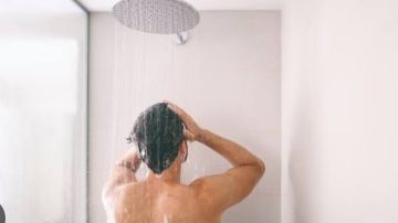 ماذا يحدث لجسمك عند الاستحمام في البرد ماذا يحدث لجسمك عند الاستحمام في البرد