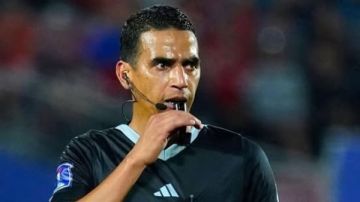 وشه حلو على المصريين .. من هو جلال جيد حكم مباراة مصر ونيجيريا؟