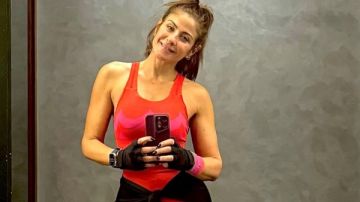 بالأحمر.. هيدي كرم تخطف الأنظار بإطلالة جريئة