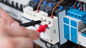 حبس وغرامات.. كيف تعاملت الدولة مع جرائم سرقة التيار الكهربائي؟ حبس وغرامات.. كيف تعاملت الدولة مع جرائم سرقة التيار الكهربائي؟