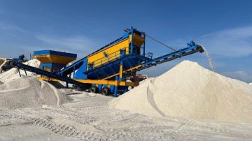 حققت نتائج إيجابية.. النصر للملاحات تصدر أكبر شحنة ملح في تاريخها من ميناء العريش حققت نتائج إيجابية.. النصر للملاحات تصدر أكبر شحنة ملح في تاريخها من ميناء العريش