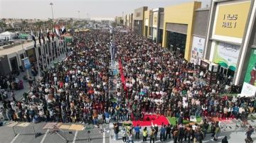 مليون زائر خلال يومين.. إقبال غير مسبوق على معرض القاهرة الدولي للكتاب مليون زائر خلال يومين.. إقبال غير مسبوق على معرض القاهرة الدولي للكتاب