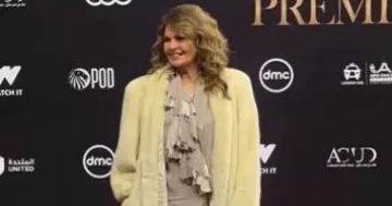 يسرا تعيد الجاكيت الفرو لموضة 2026 يسرا تعيد الجاكيت الفرو لموضة 2026