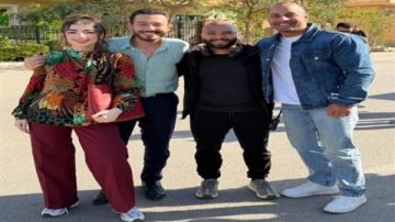 أحمد زاهر يوجه رسالة لابنته ليلى وعمرو وهبه.. السر في لعبة وقلبت بجد