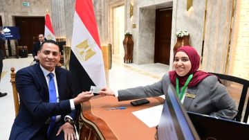 النائب أحمد الوليد يتسلم كارنيه مجلس النواب النائب أحمد الوليد يتسلم كارنيه مجلس النواب