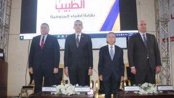 النقيب يكرم رواد المهنة والأطباء المثاليين بالمستشفيات والإدارات الصحية بالمنوفية