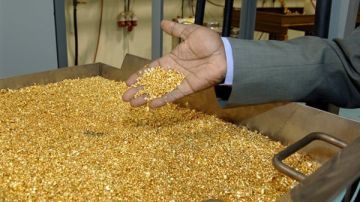 النيابة تحقق في ضبط 3.5 طن فضة وكيلو ذهب بمخازن في الإسكندرية النيابة تحقق في ضبط 3.5 طن فضة وكيلو ذهب بمخازن في الإسكندرية