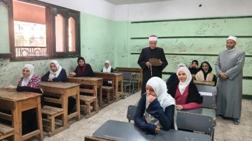 رئيس منطقة القليوبية الأزهرية يتفقد سير امتحانات الشهادة الإعدادية رئيس منطقة القليوبية الأزهرية يتفقد سير امتحانات الشهادة الإعدادية