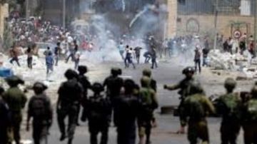 إصابات بالاختناق خلال مواجهات للفلسطينيين مع الاحتلال بمخيم العروب إصابات بالاختناق خلال مواجهات للفلسطينيين مع الاحتلال بمخيم العروب