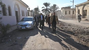 استجابة لشكاوى المواطنين.. محافظ الغربية يقود حملة نظافة بالمقابر الجديدة في المحلة استجابة لشكاوى المواطنين.. محافظ الغربية يقود حملة نظافة بالمقابر الجديدة في المحلة