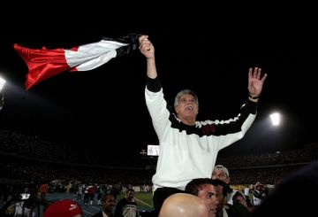 المعلم شحاتة يوجه رسالة للاعبي منتخب مصر وجماهيره قبل مباراة السنغال (فيديو) المعلم شحاتة يوجه رسالة للاعبي منتخب مصر وجماهيره قبل مباراة السنغال (فيديو)