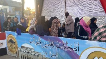 طوابير نسائية.. أهالي الهرم يصوتون في جولة إعادة المرحلة الأولى بمدرسة الشهيد هشام شتا