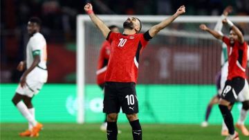 محمد صلاح يكتب التاريخ بتفوقه على ميسي ورونالدو بعد فوز مصر على كوت ديفوار