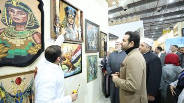 أمين عام مجلس حكماء المسلمين يتفقد جناح الأزهر بمعرض الكتاب أمين عام مجلس حكماء المسلمين يتفقد جناح الأزهر بمعرض الكتاب