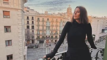 إيمان العاصي تخطف الأنظار بجمالها بفستان قصير