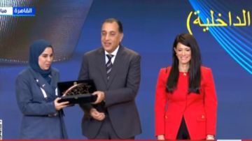 رئيس الوزراء يكرم الفائزين بـ جائزة مصر للتميز الحكومي