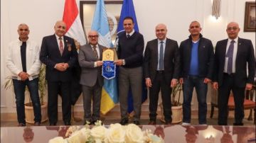 للتعاون المشترك.. قنصل إيطاليا فى ضيافة نادى سموحة للتعاون المشترك.. قنصل إيطاليا فى ضيافة نادى سموحة