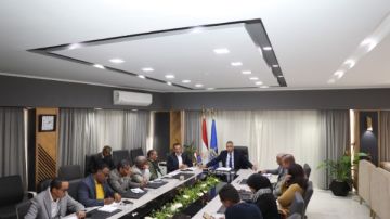 محافظ أسوان يعلن تعاونا مع مؤسسة الأغاخان لتطوير 3 مشروعات كبرى محافظ أسوان يعلن تعاونا مع مؤسسة الأغاخان لتطوير 3 مشروعات كبرى