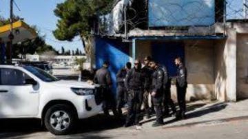 إخلاء المدارس ورياض الأطفال في بلدة كفر عقب مع اقتحام إسرائيلي واسع إخلاء المدارس ورياض الأطفال في بلدة كفر عقب مع اقتحام إسرائيلي واسع