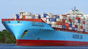 بعد عبور سيباروك سابقا.. السفينة ميرسك دينيڤر تعبر باب المندب في طريقها إلى قناة السويس