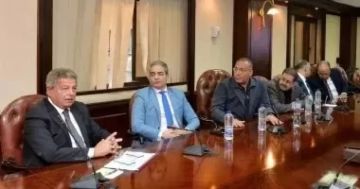 رئيس الأعلى للإعلام يناقش مع أعضاء لجنة الصياغة التقرير النهائي للجنة تطوير الإعلام