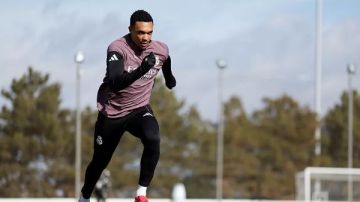 رومانو يحسم الجدل حول بقاء ألكسندر أرنولد مع ريال مدريد