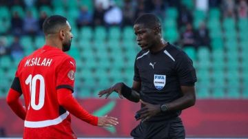 كثير الإنذارات.. خالد الغندور يحذر من الحكم الجابوني أوتشو قبل مواجهة السنغال كثير الإنذارات.. خالد الغندور يحذر من الحكم الجابوني أوتشو قبل مواجهة السنغال