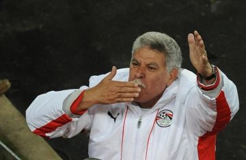 أول ظهور للمعلم بعد شائعة وفاته قبيل مباراة منتخب مصر أول ظهور للمعلم بعد شائعة وفاته قبيل مباراة منتخب مصر