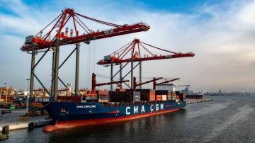 إعادة فتح ميناء العريش البحري بعد تحسن الظروف والأحوال الجوية إعادة فتح ميناء العريش البحري بعد تحسن الظروف والأحوال الجوية