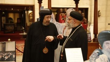 الأنبا إرميا يستقبل وفدا من 50 شخصا من أبناء الكنيسة بأبراشية ملبورن صور