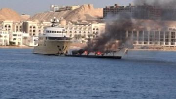 القصة الكاملة لحريق لانش سياحي بالغردقة أثناء رسوه على مارينا أحد الفنادق السياحية
