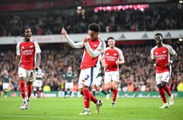جيوكيريس يقود هجوم أرسنال أمام ليدز يونايتد